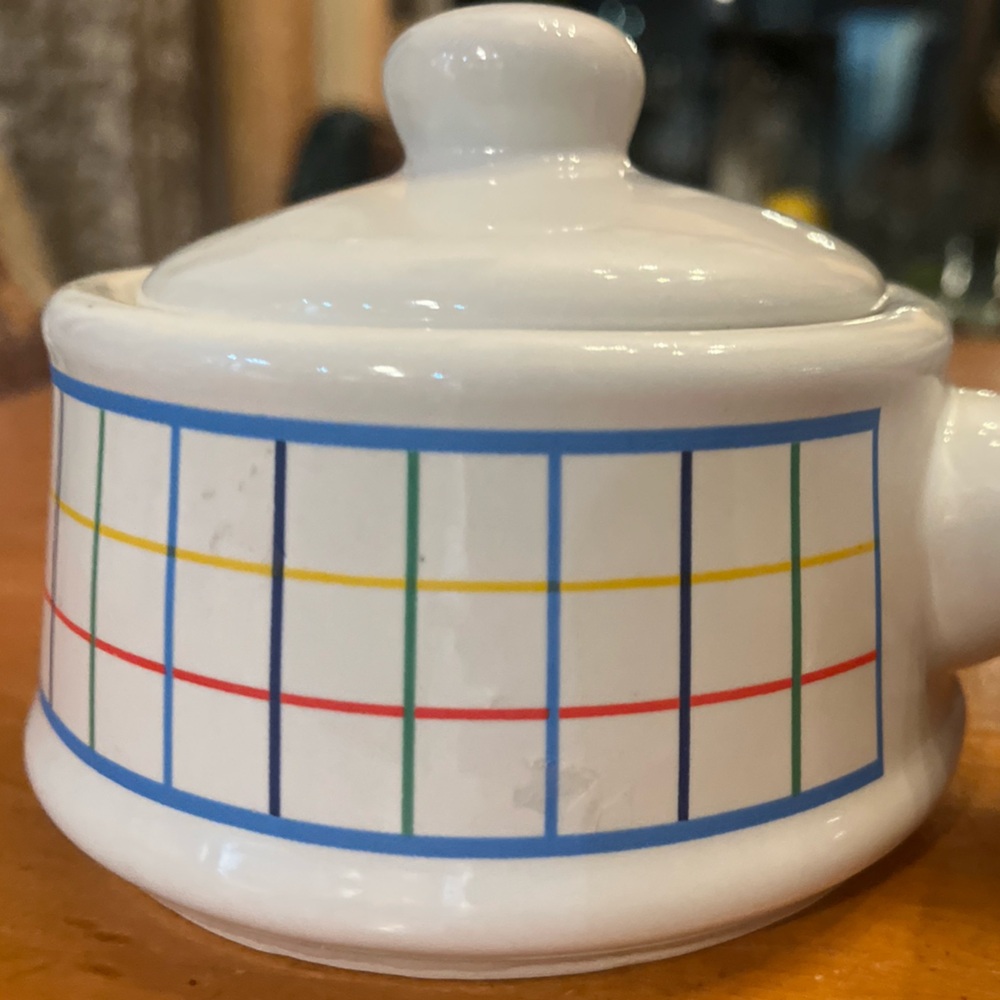 Vintage Plaid Pattern Ceramic Soup Crocks with Lids - Set of 2 - Picture 6 of 7